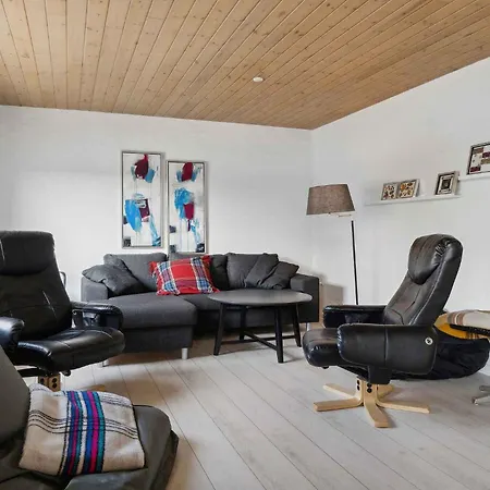 With A Scenic Location Oster Assels
